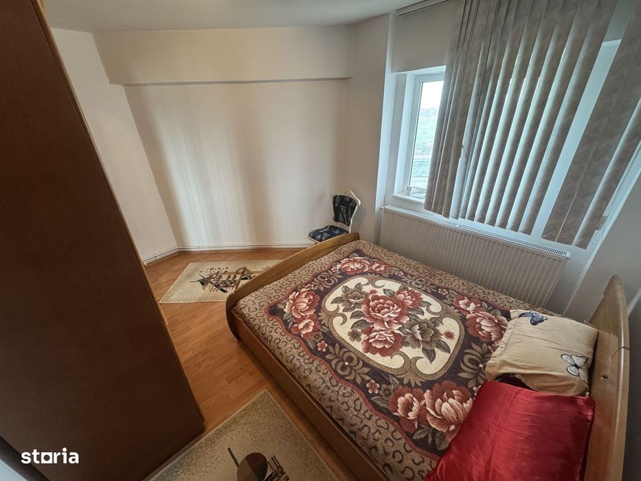 Apartament 2 camere zona Poarta 6 cu Centrala si Parcare