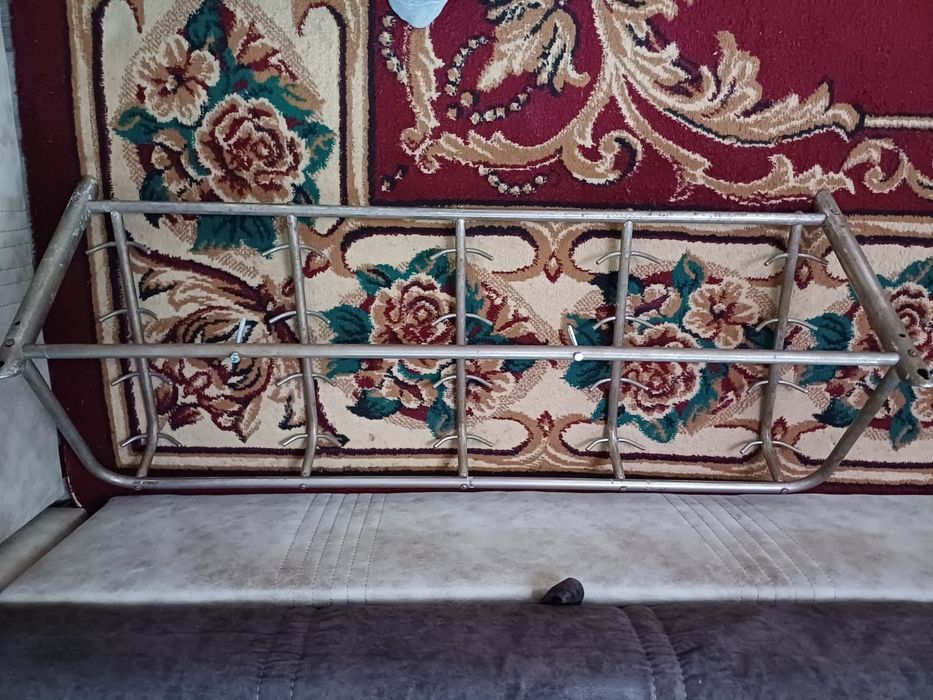 Вешалка навесная.