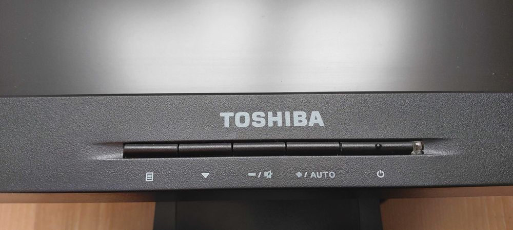 Monitor LCD Toshiba 61 cm total /22" /2 boxe / 3 cabluri /IMPECABIL!