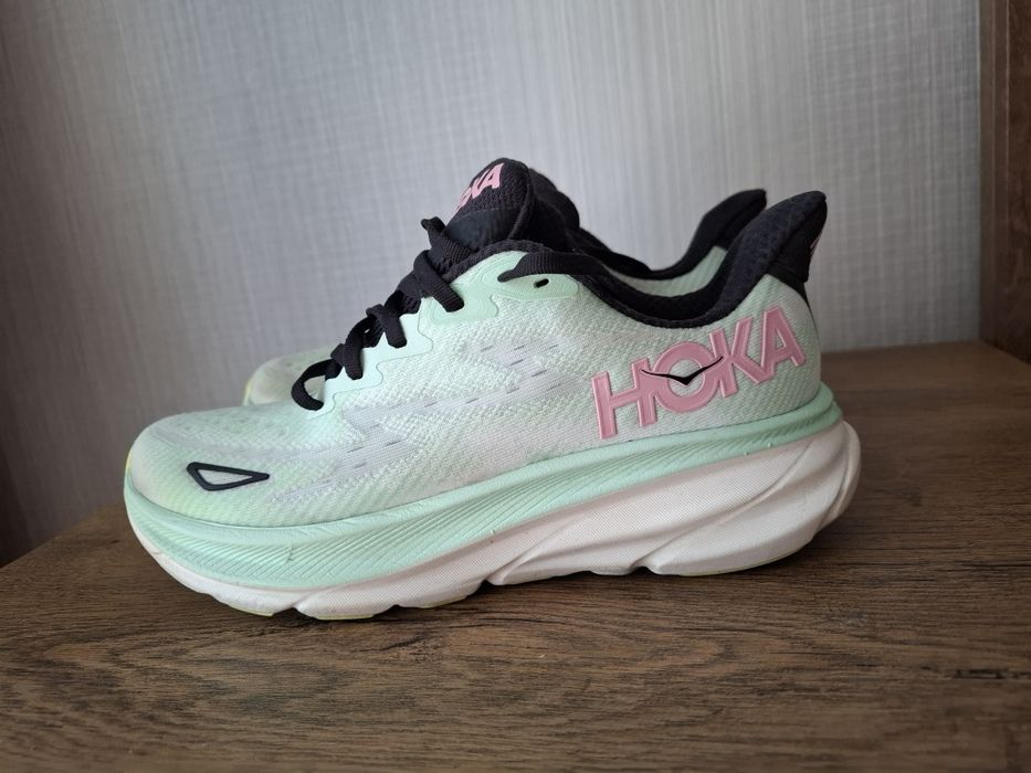 HOKA Clifton 9 маратонки 39 номер.
