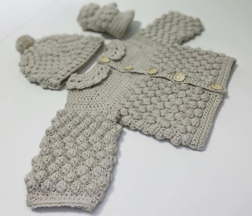 Set bebe 6-9 luni- crosetat