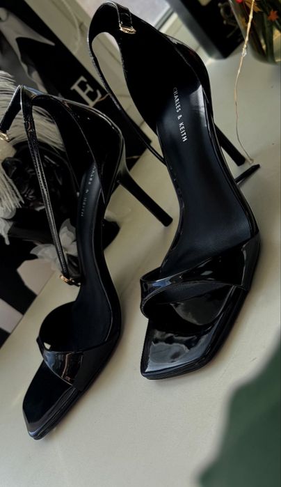 Босоножки Charles & keith