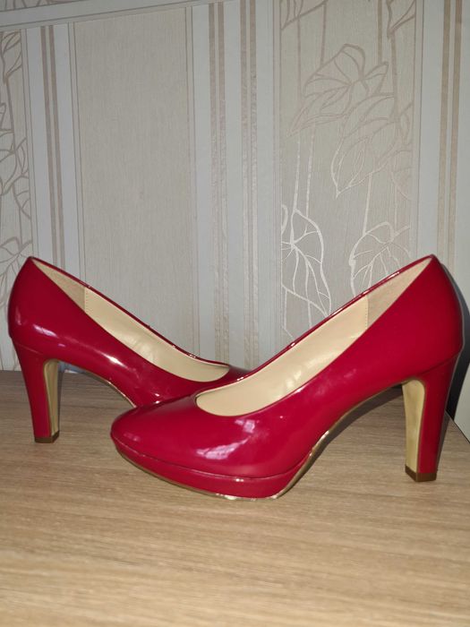 Лачени обувки на висок ток, 37 номер