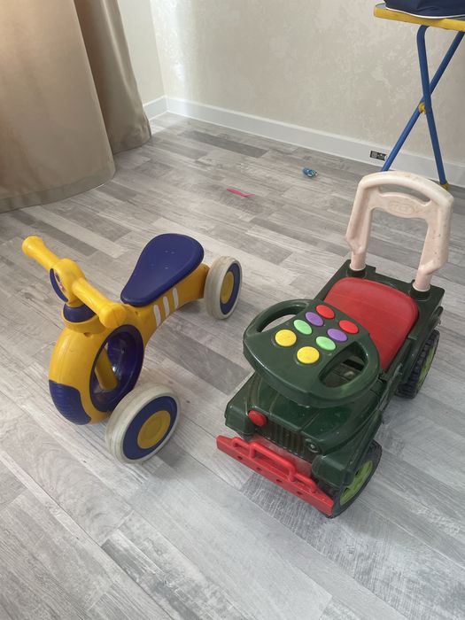 Детский беговой велосипед и машинка  продам  в отличном состоянии