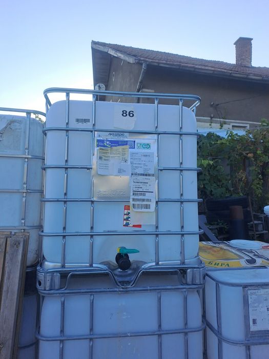 Бидони от Един Тон