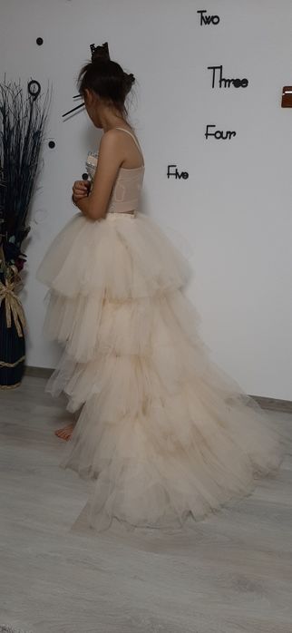 Corset+fustă 550 lei