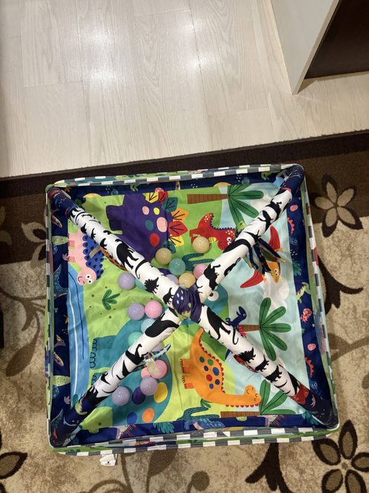 Бебешка активна гимнастика с 18 пластмасови топки Kikka Boo