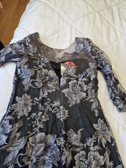 Продам нарядное вечернее платье новое