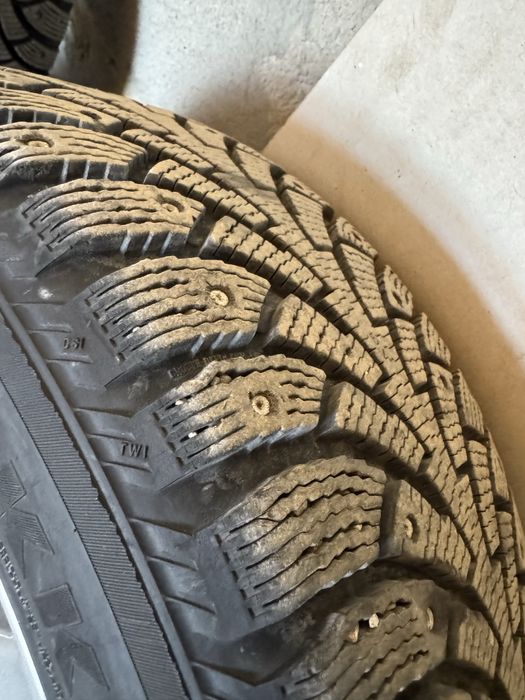 Диски с резиной.