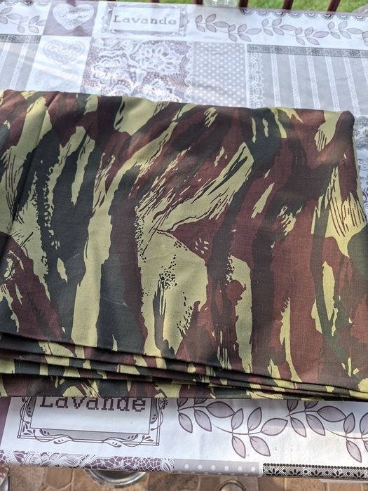 Tesatura camuflaj pentru pescari si vanatori