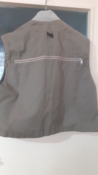 Елек за Лов и Риболов многофункционален с много джобове.