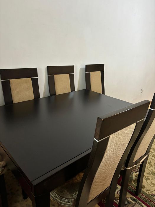 Стол в гостинную