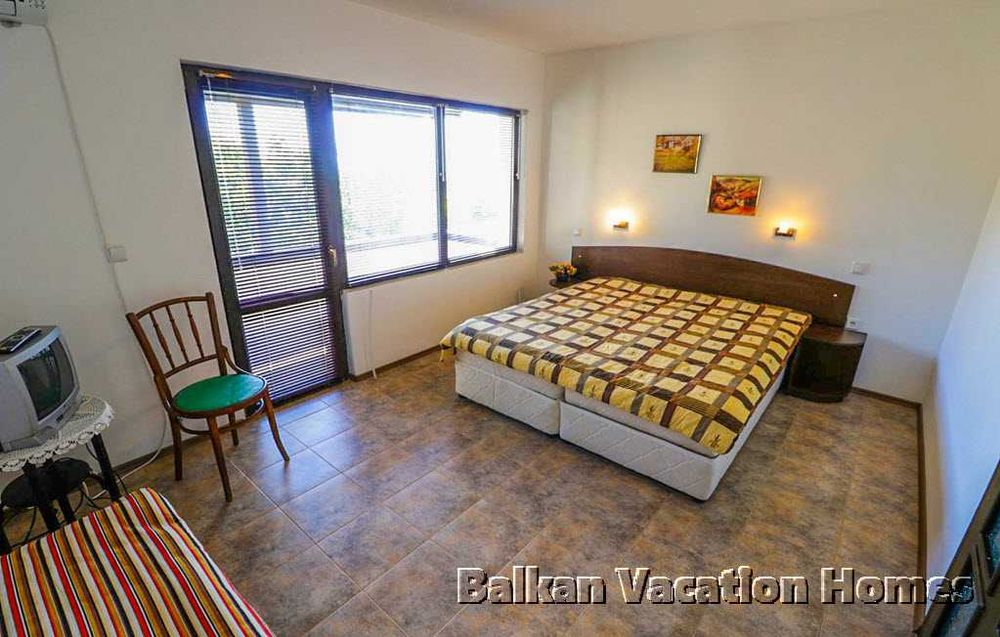 Красива къща във вилната зона южно от Балчик