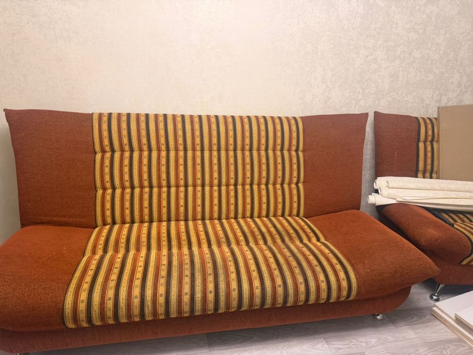 Диван б/у в нормальным состоянии. Самовывоз