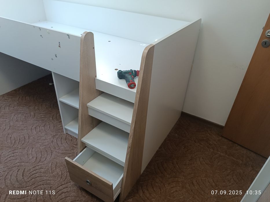 Детско легло с бюро