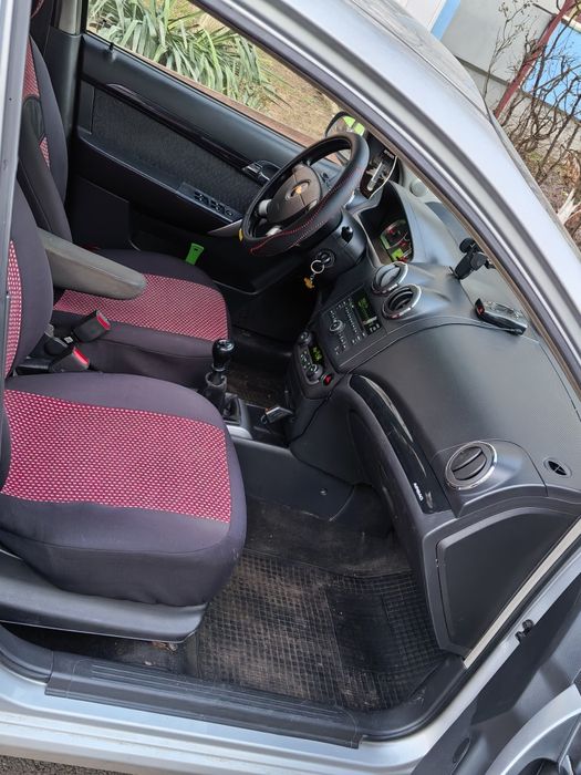 Vând Chevrolet Aveo