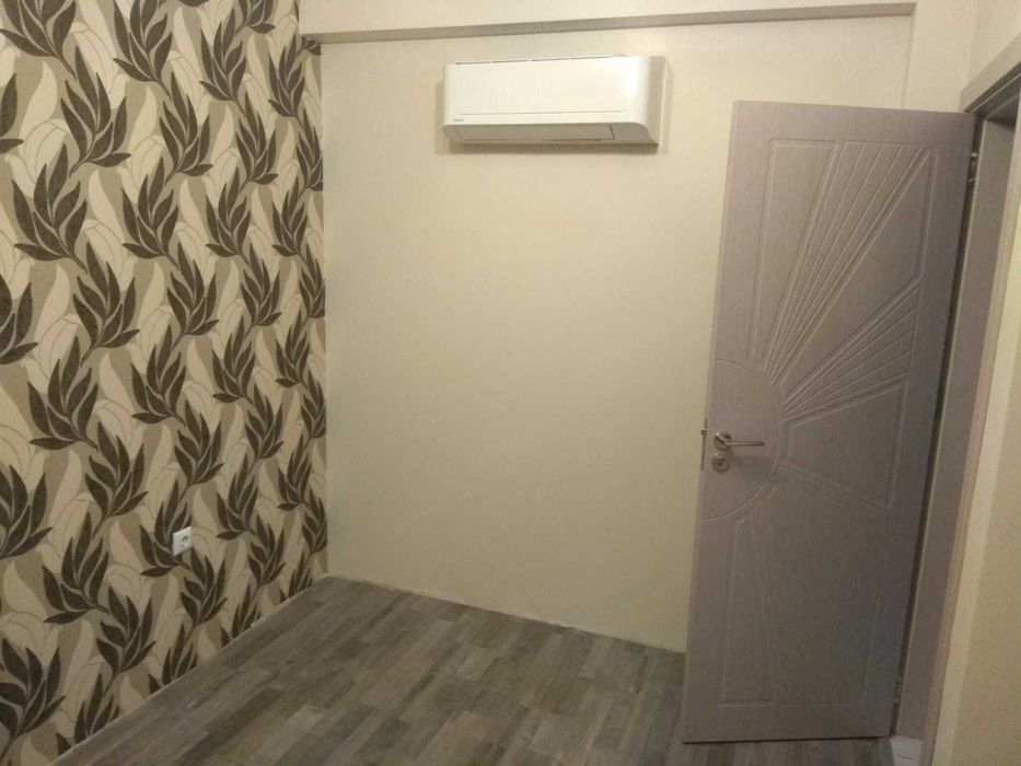 Дава се под наем Двустаен апартамент в Варна, Цветен квартал - 56 кв.м за 408 € - Снимка #1