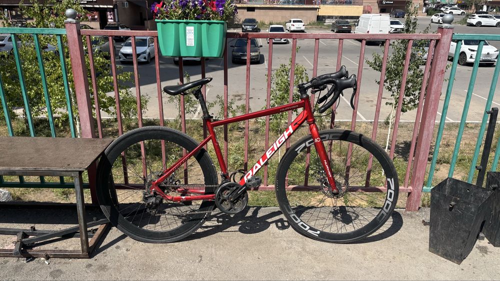 шоссейник Raleigh