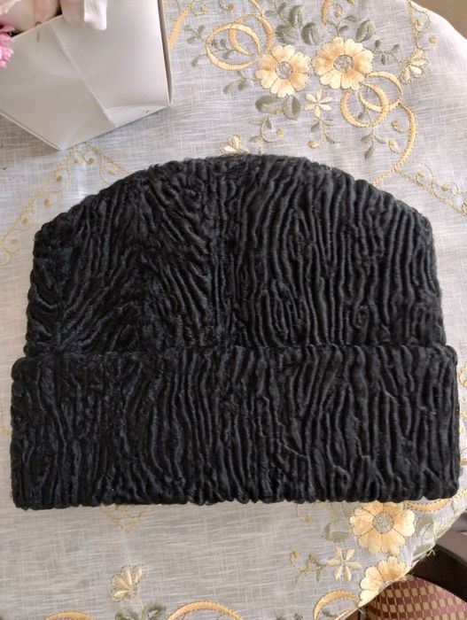 Căciulă astrahan neagră -Nou