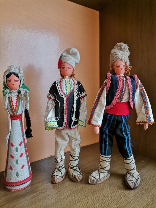 Дървени кукли с народна носия