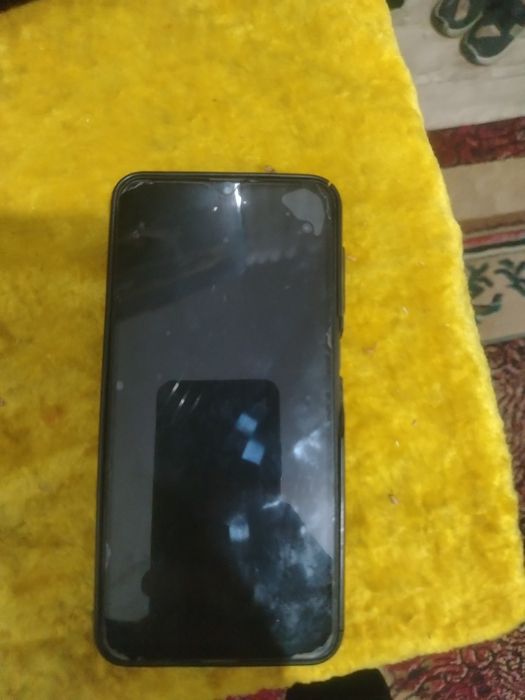 Galaxy A10 sotiladi 32gb lik. Holati yaxshi.