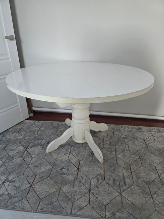 Продается круглый стол