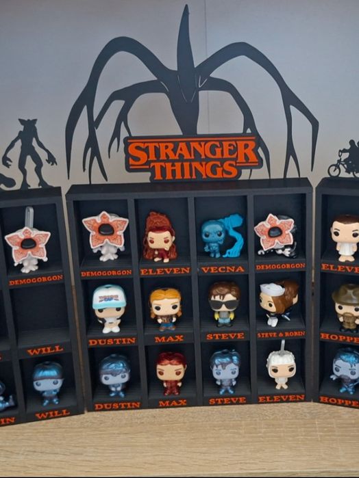 Stranger Things стойка за фигурки