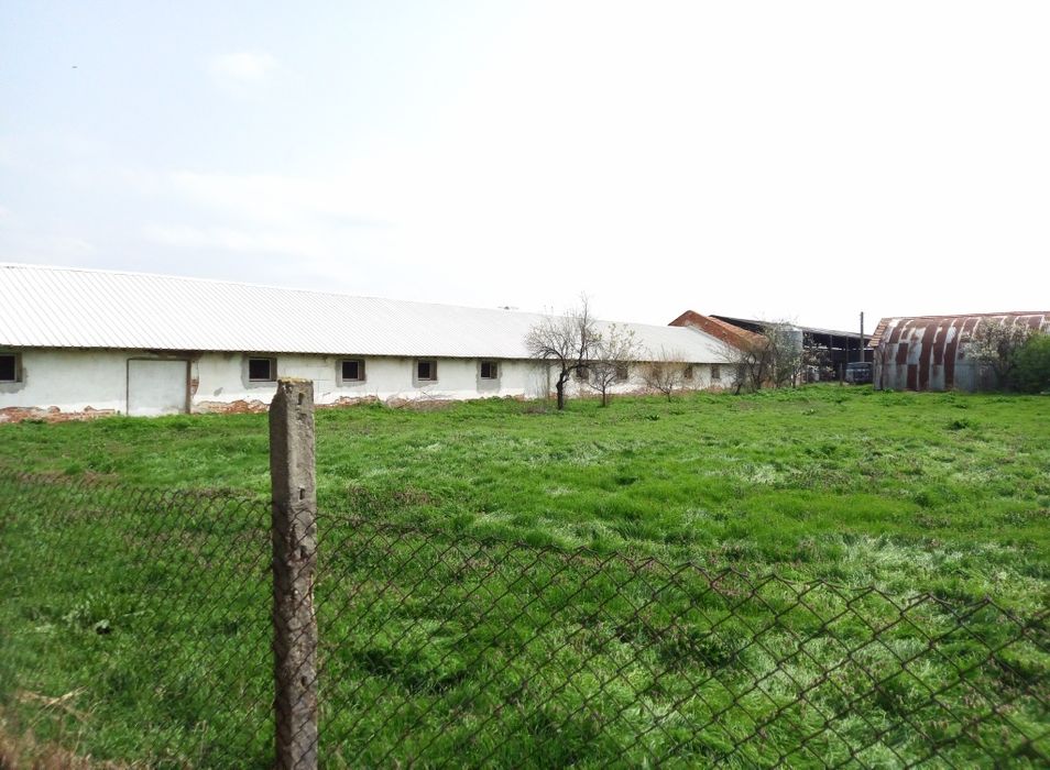 Продава се Промишлена сграда в Чирпан - 7500 кв.м за 31 €/кв.м - Снимка #4