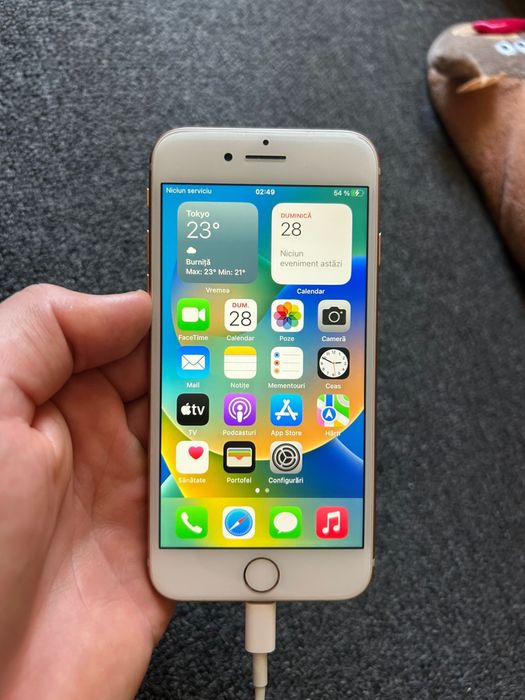 Vand Iphone 8 impecabil