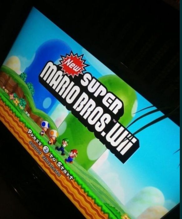 Nintendo Wii Нинтендо Уии с много  ТОП игри 4 контролера Mario