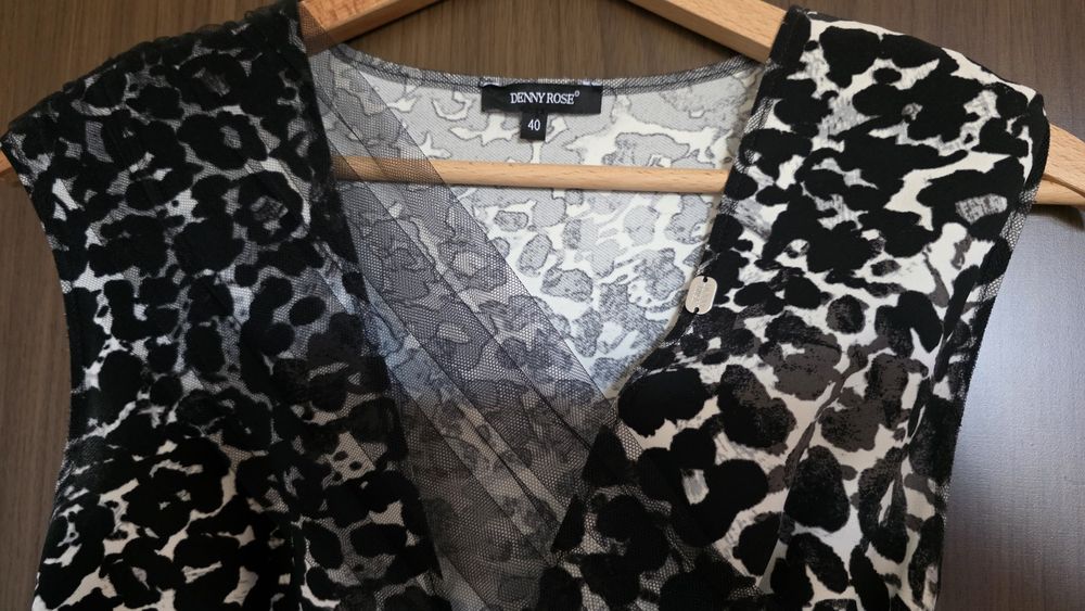 Рокля Denny Rose италианска размер 40 IT или S, с ликра и воал