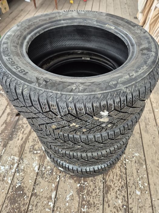 Продам комплект зимних шин Continental