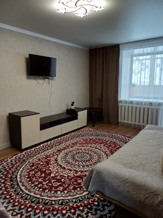 Сдам 1комн квартиру посуточно  в центре район Акжелкена