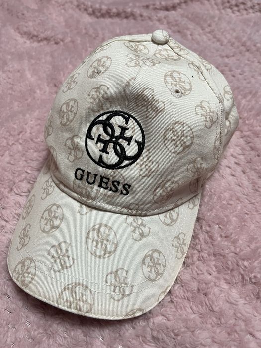 Шапки с козирка Guess,Dsquared