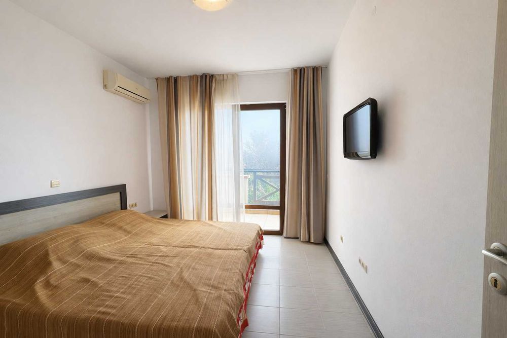 Продава се Тристаен апартамент в Черноморец - 85 кв.м за 780 €/кв.м - Снимка #4