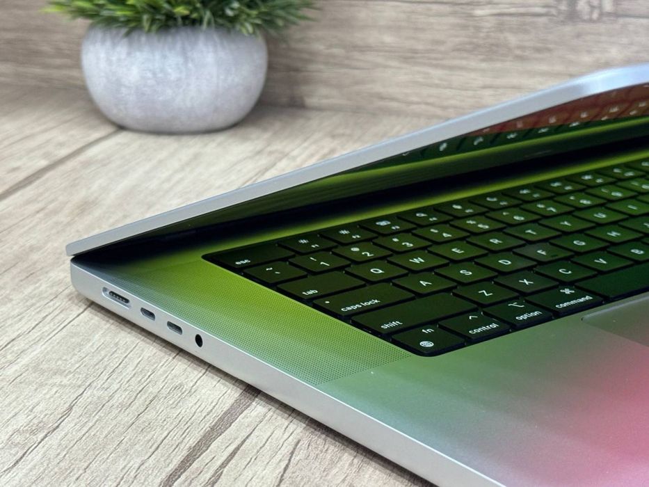 б/у  MacBook Pro 16” M1 Pro 10CPU / 32Gb / 512Gb / 16GPU