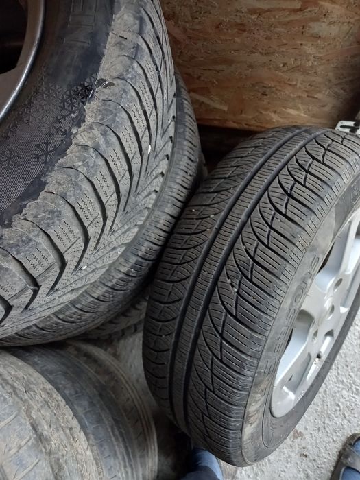 Vând  trei jante aliaj cauciucuri iarna 255/55R15 preț  negociabil rel