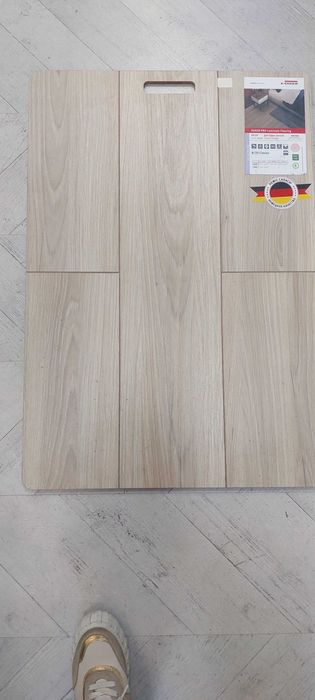 Продам ламинат Egger. Новый, в упаковке. 30 кв м.