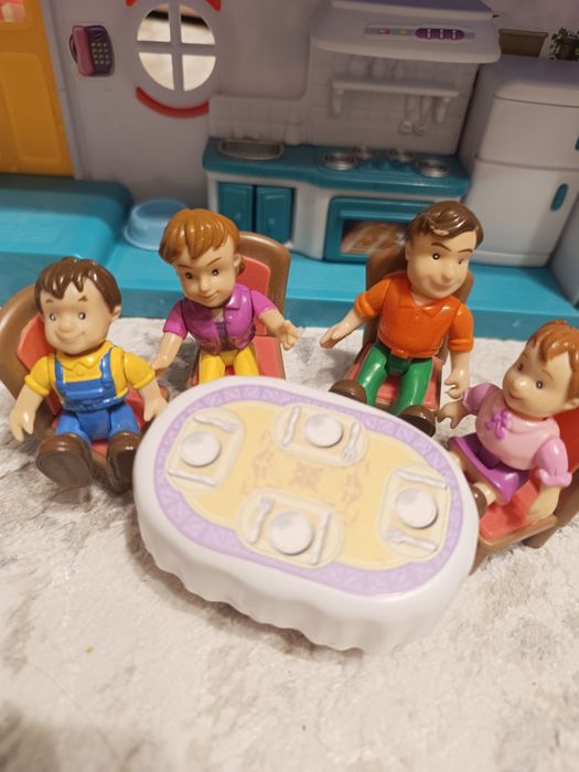 Продам кукольный домик