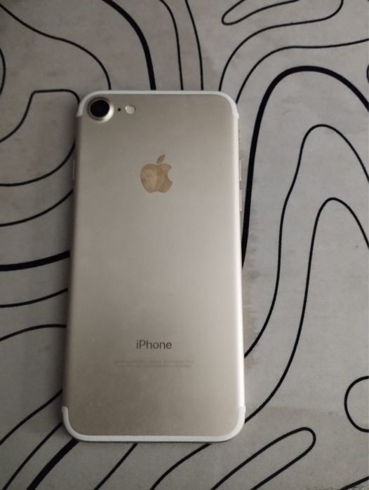 Продается айфон 7