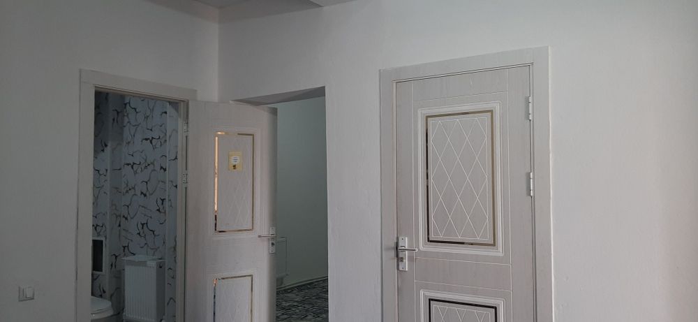 Romitan tumani markazida samiy bazarni yonida 3 xonali kvartira ijarag