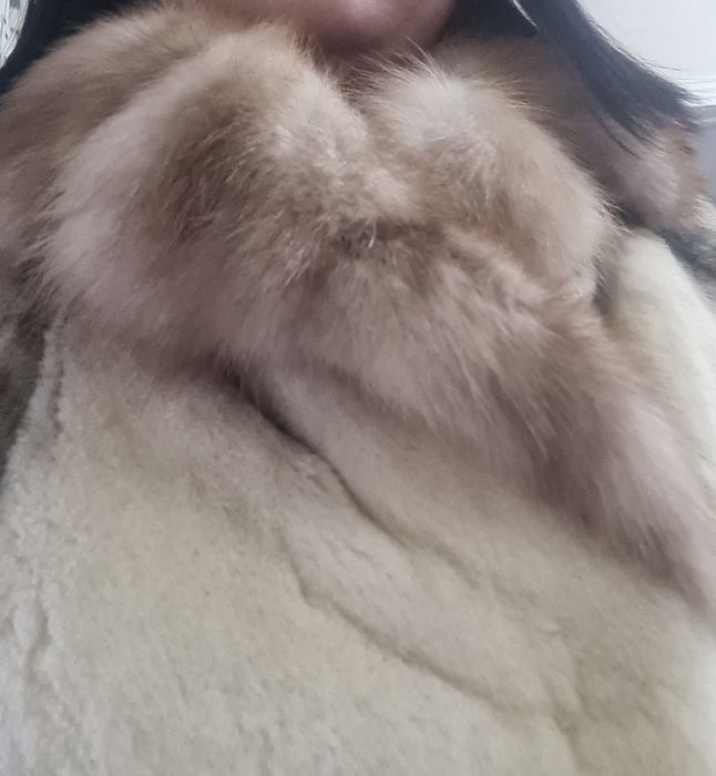 Продам шубу с воротником соболя