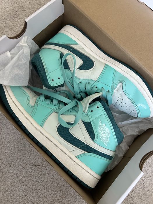 Jordan 1 Mid SE "Bleached Turquoise"