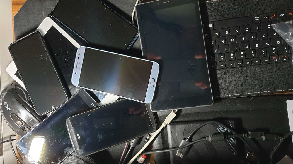 Smartphone si tablete pentru piese