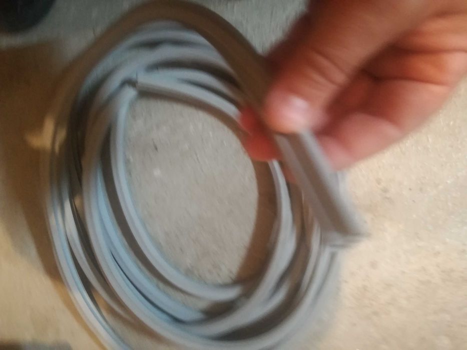 Продавам 7 бр. нови уплътнения за дограми-HORMANN Немски