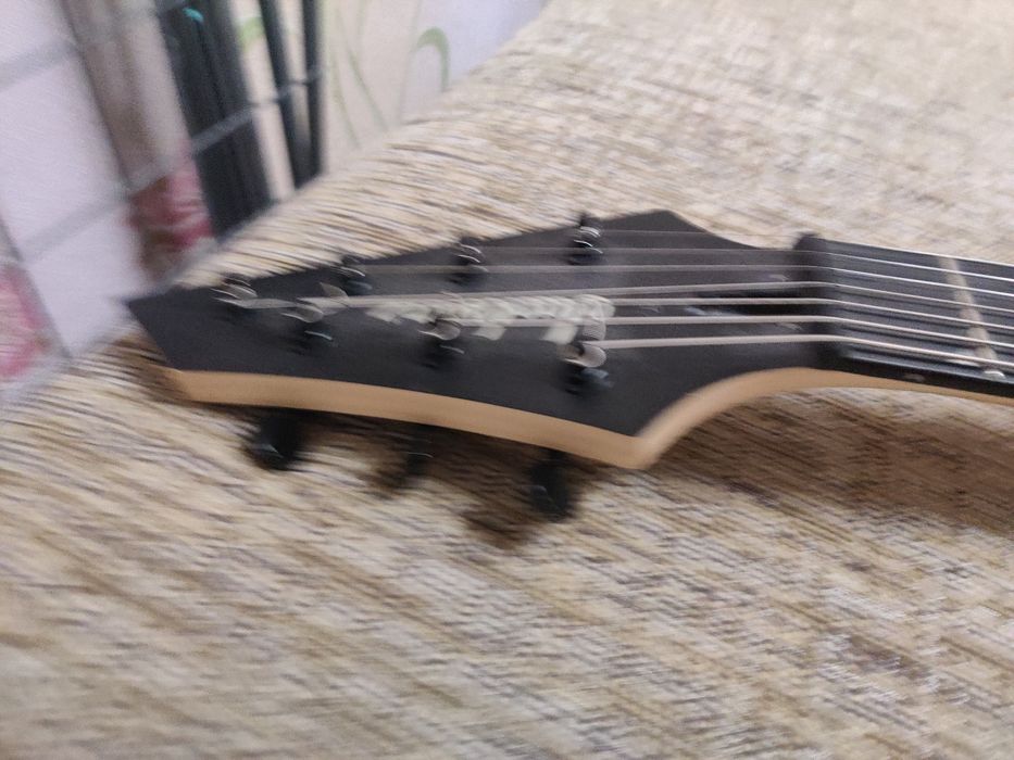 Семиструнная электрогитара Jackson js22