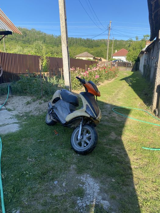Vand sau schimb Scuter 80cc benelli 491