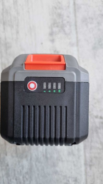 Шуруповерт  с буром