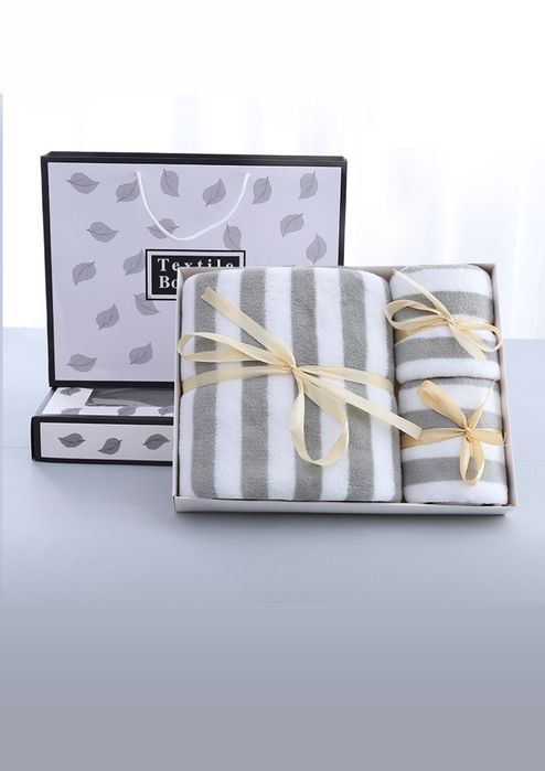 Подарочный набор полотенец  3шт в красивой коробке