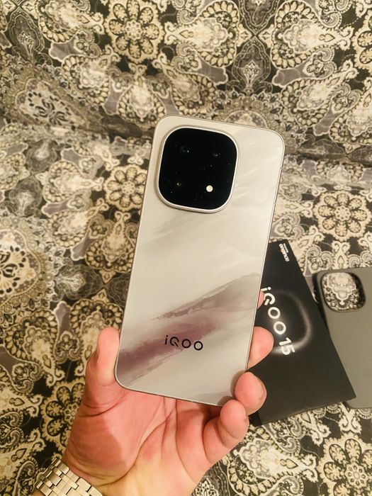 Продам телефон Iqoo 15 512g